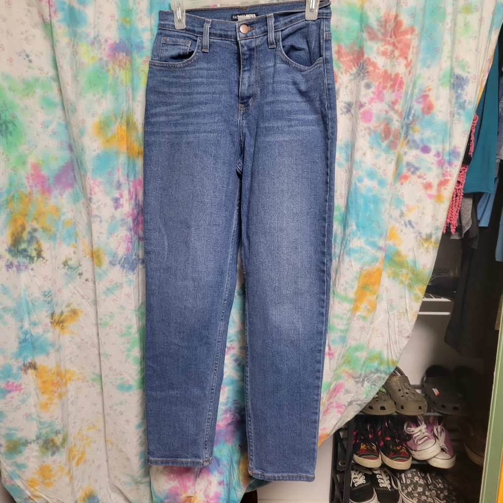 Fashion Nova size 26/5 I got it from my momma jeans